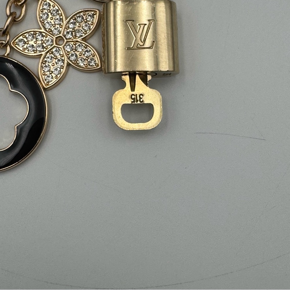 Authentic Louis Vuitton Lock & Key on Unbranded Bag Charm Key Chain Gold Black - Picture 3 of 4